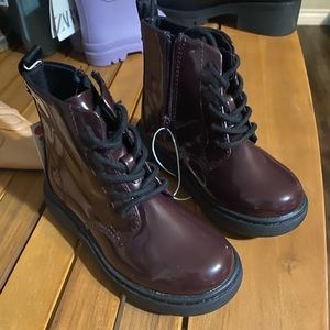 🥰 Adorable Zara burgundy combat boots!